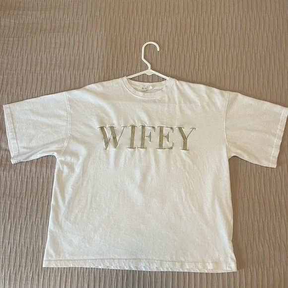 Six Stories Wifey shorts, sweatshirt and T shirt - Picture 5 of 5